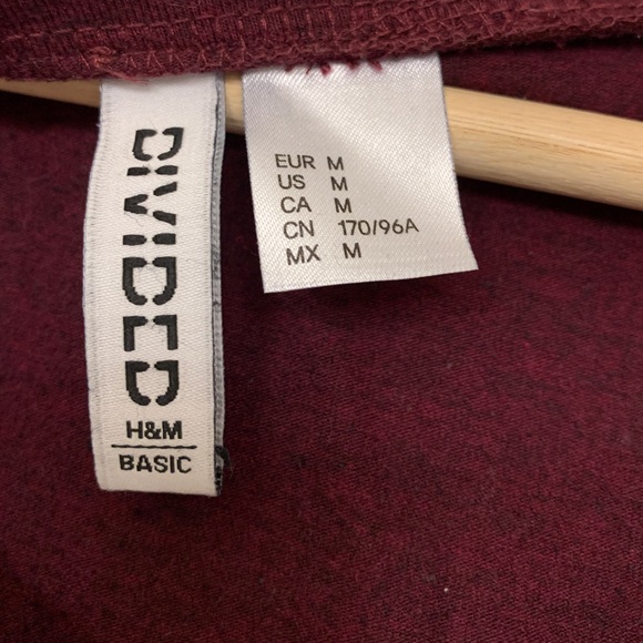 H&M Red Round-Neck T-shirt - Picture 3 of 3